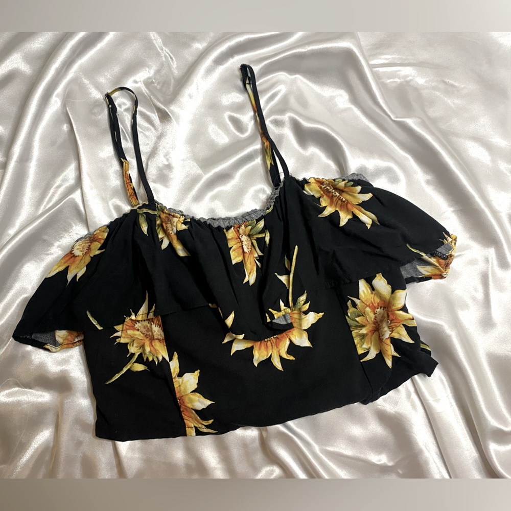 Forever 21 Fitted Crop top with Ruffle Over lapping. Size: M